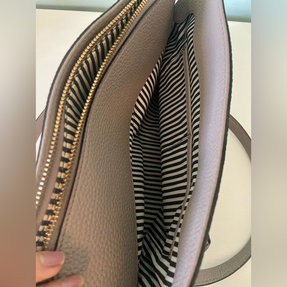 Kate Spade Handbag in Tan/Natural Gray Pebbled Leather - Picture 9 of 13